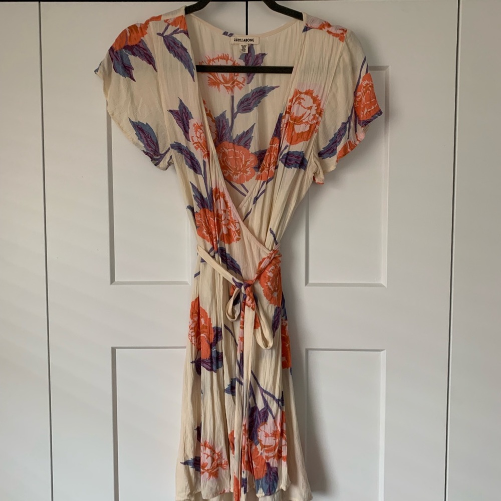 Billabong hold me tight cream floral wrap dress